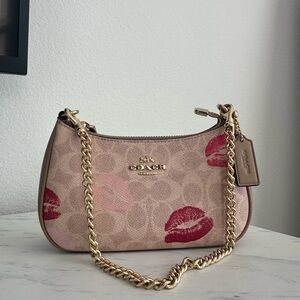 Coach Teri Mini In Signature Canvas With
Lips Print